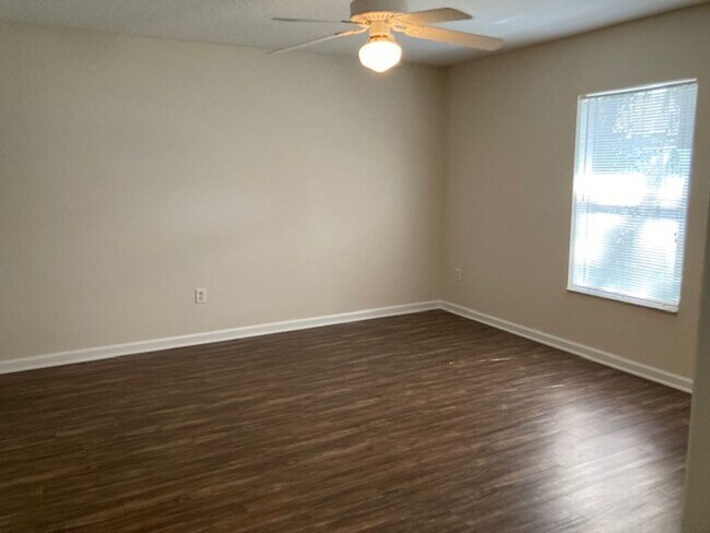 Building Photo - 36 Pony Express Dr