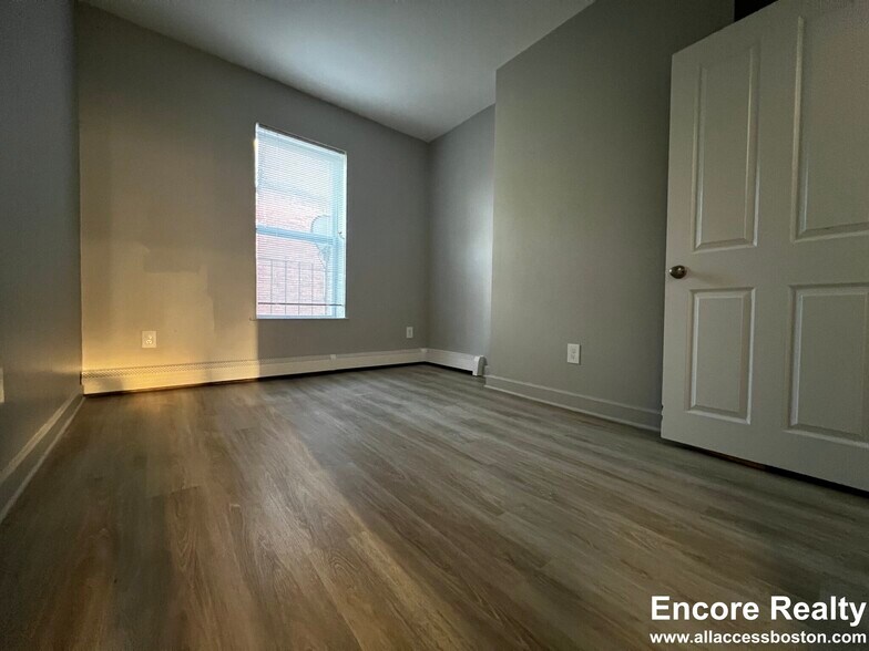 Building Photo - 130 Warren St