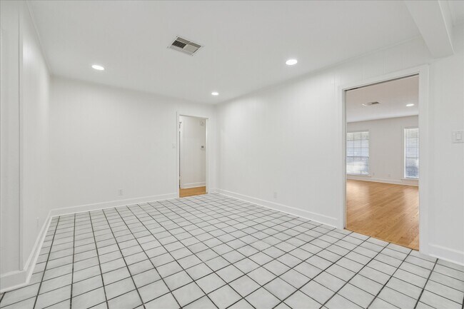 Building Photo - 6314 Mobud Dr