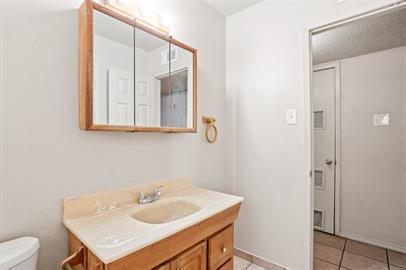 Building Photo - 4908 Royal Dr