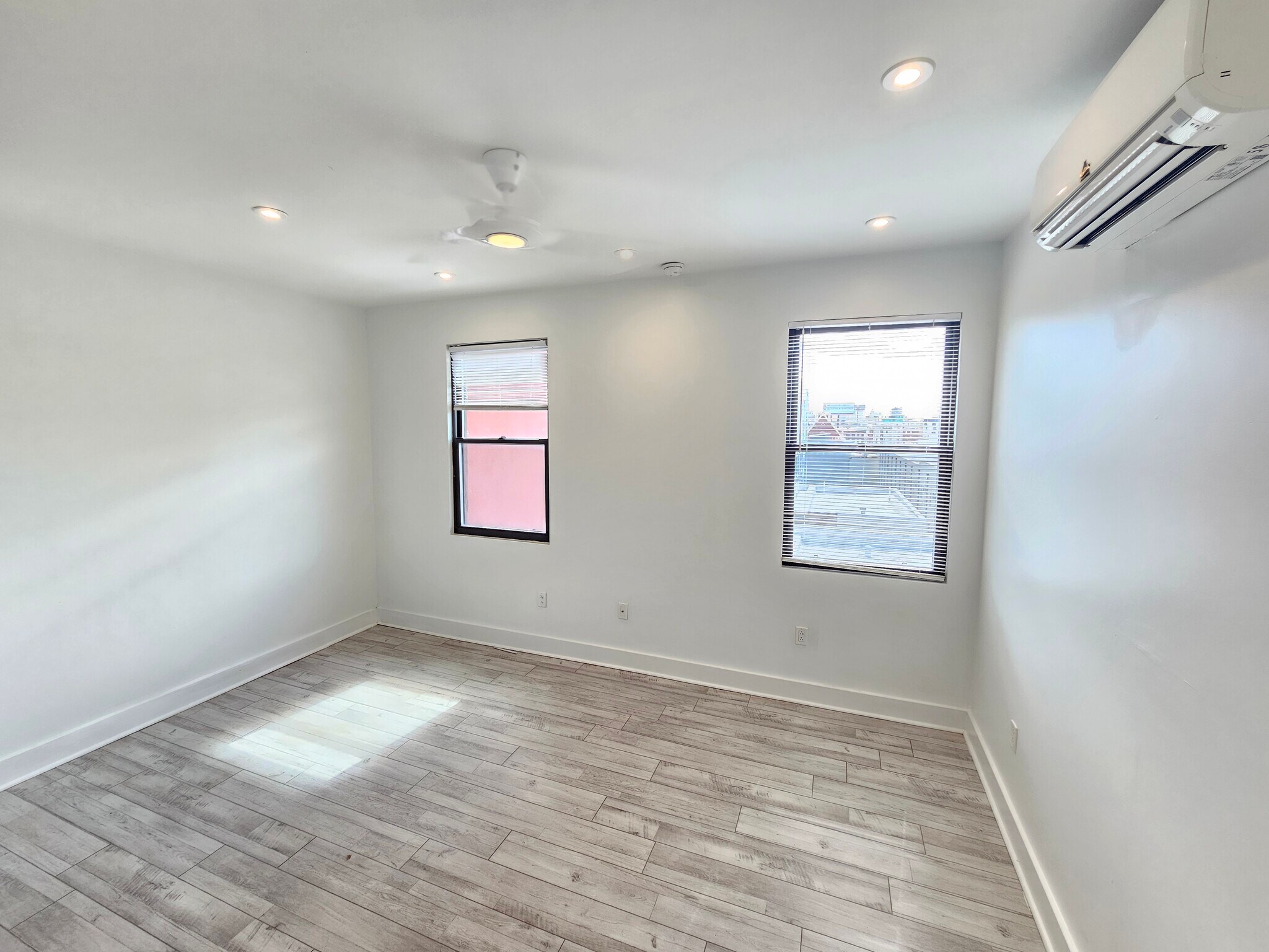 Building Photo - 1169 Hope St