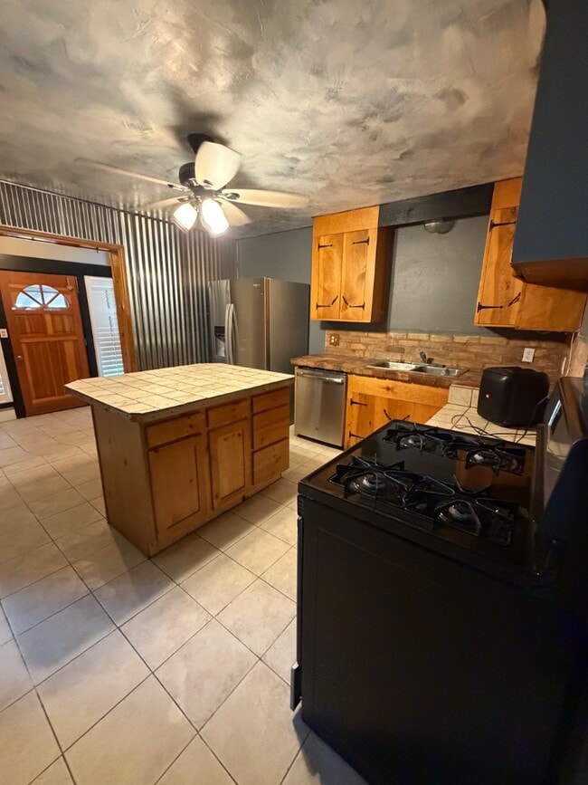 Building Photo - 327 N 400 W