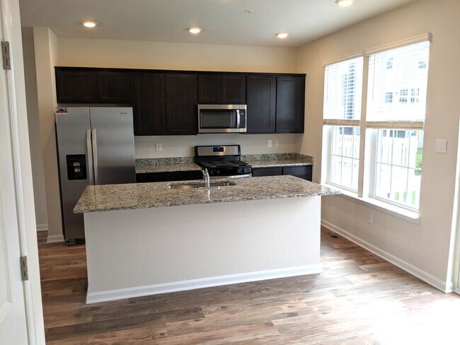 Building Photo - Three level townhouse in The Preserve at Tuscarora Creek community ready by mid September!