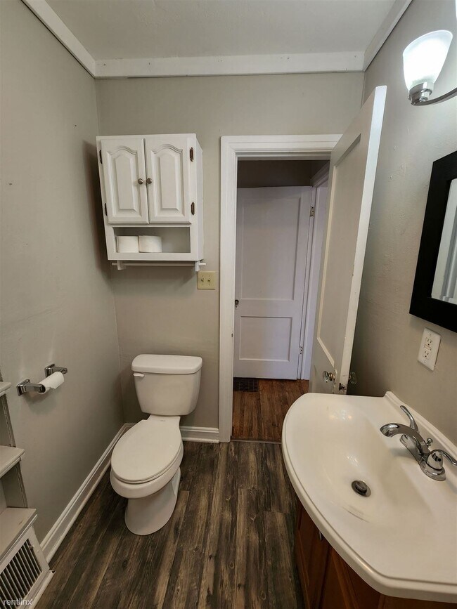 Building Photo - 2 br, 1 bath House - 421 S Sedgwick St