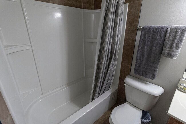 Building Photo - 201 Wheaton Ct