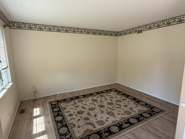 Building Photo - 575 Capital Ln