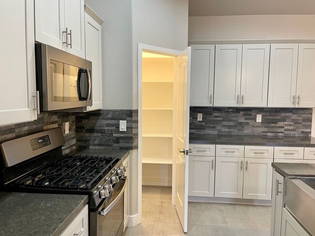 Building Photo - Beautiful 3 Bedroom Home in Gated Community!