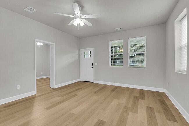 Building Photo - Cute all brick ranch on a large corner lot with fenced in yard and 1 car garage