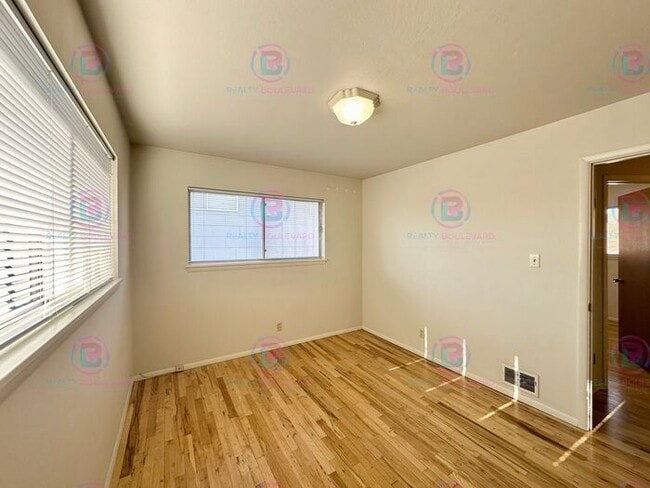 Building Photo - Delightful One-Bedroom + Office Near Idlew...