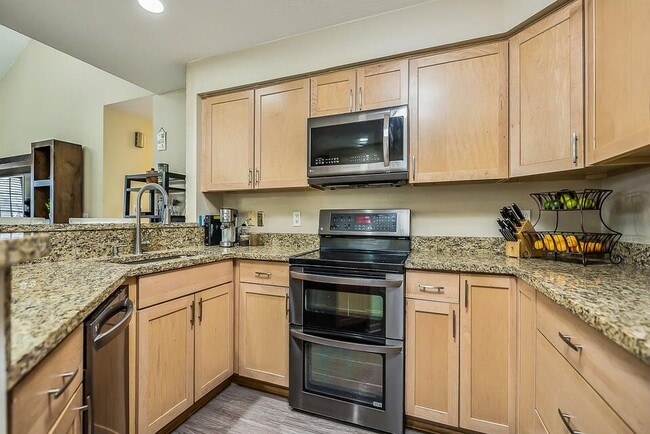 Building Photo - 1550 Oakfield Dr