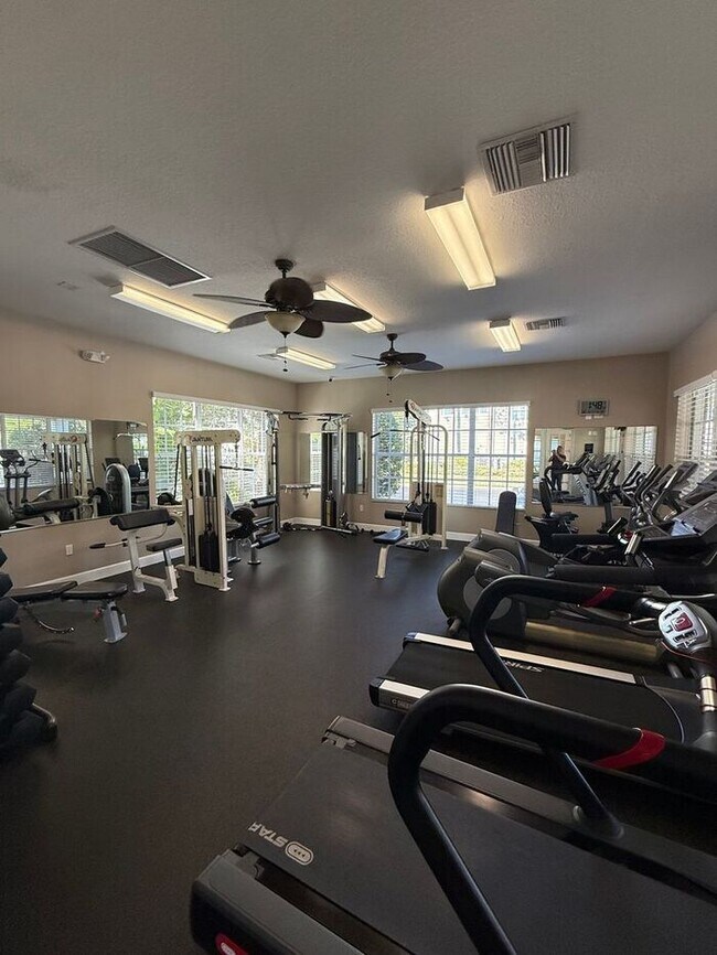 Building Photo - 3BR 2BA w/ Screened Patio + Pool/Gym Access in Gated Villa Serena