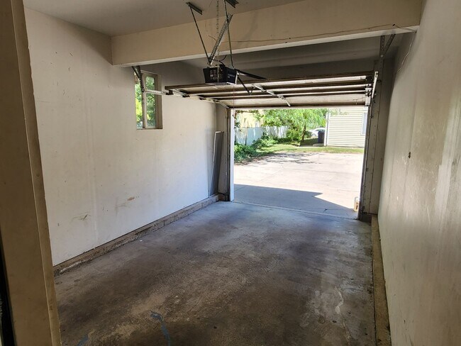 Building Photo - 129 W 100 N