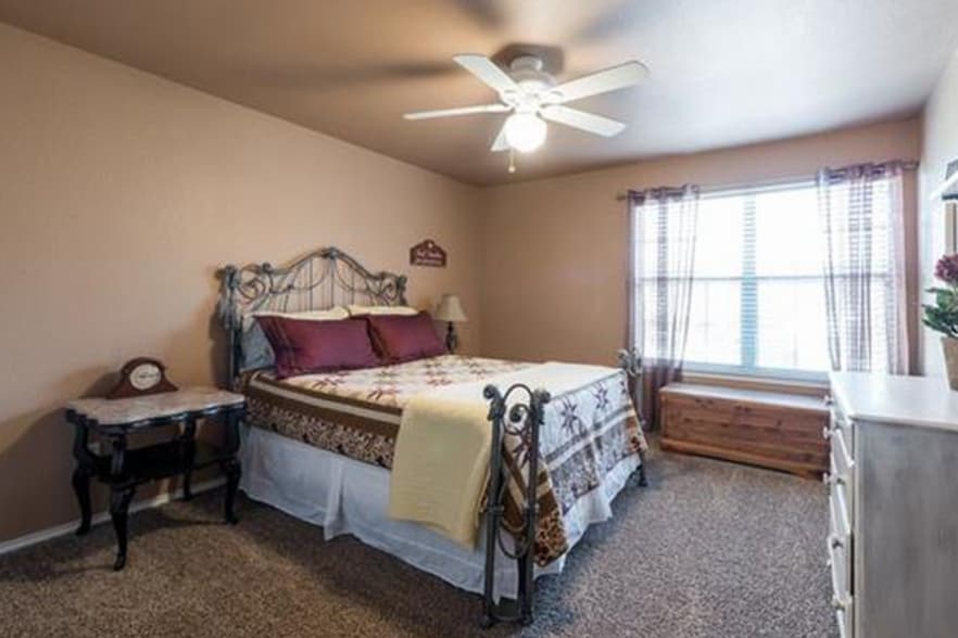 Building Photo - 4405 Woodstock Dr