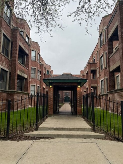 Building Photo - 6108 S Dorchester Ave