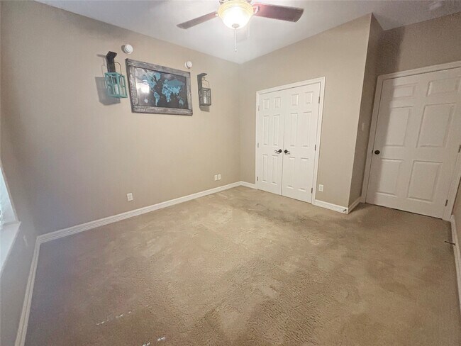 Building Photo - 289 Broadmoor Dr