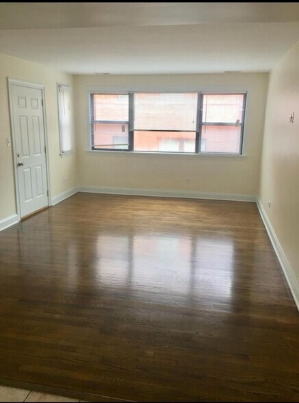 Building Photo - 1348 W Chase Ave