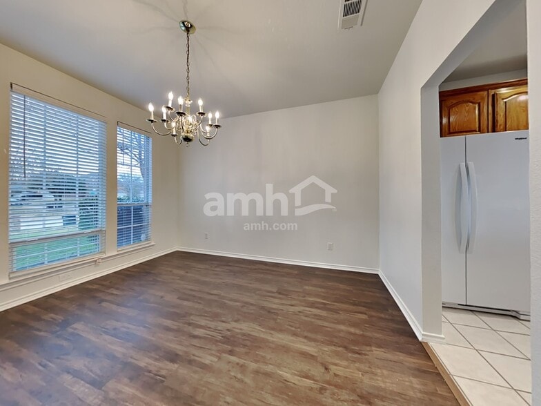 Building Photo - 8751 Sunset Trace Dr