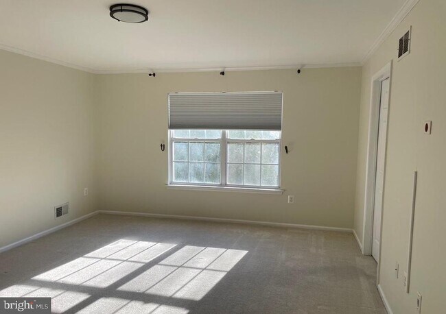 Building Photo - 127 Tulip Ln