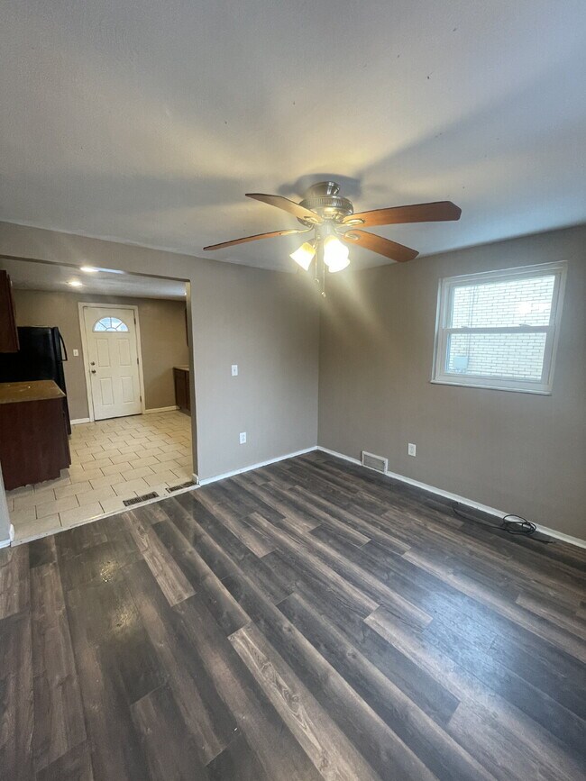 Building Photo - 149 Parkwood Rd