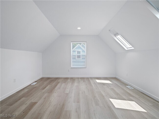 Building Photo - 2362 W 6th St
