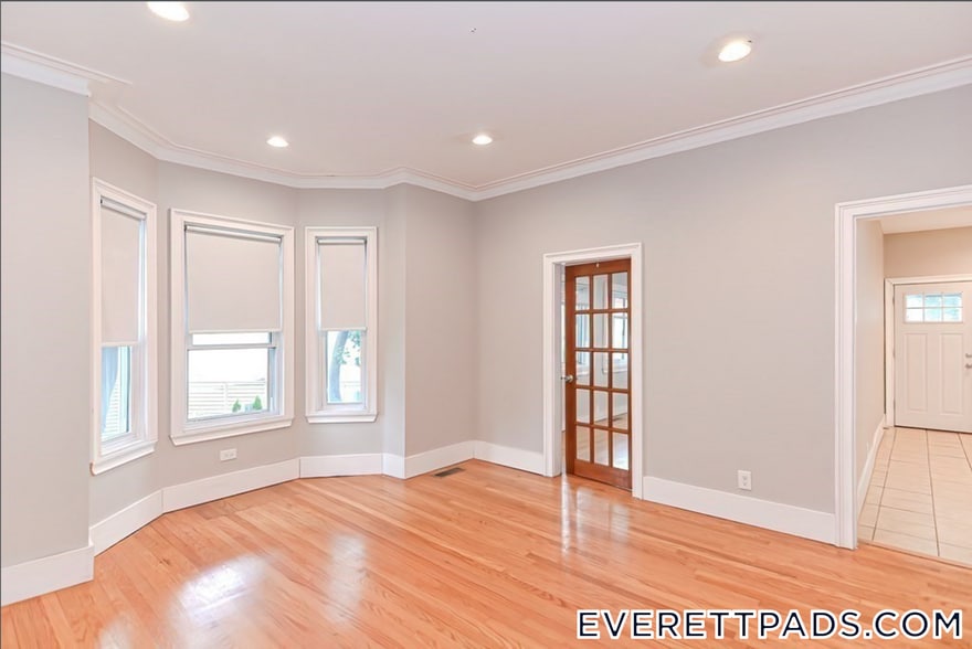 Building Photo - 134 Vine St