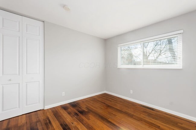 Building Photo - 5340 Carolyn Dr