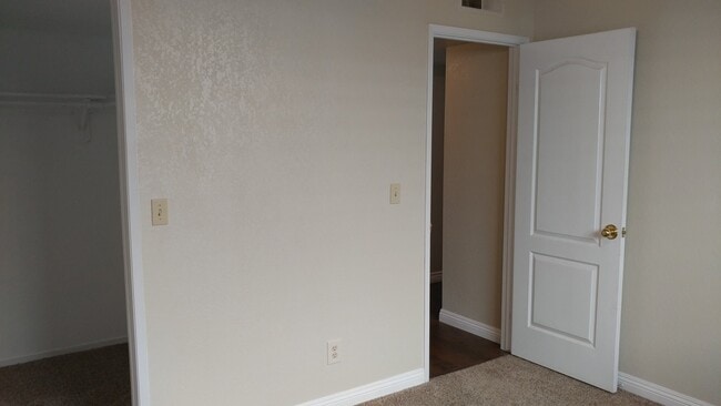 Building Photo - 2-Story home in NE Fresno, Clovis Unified Schools, super clean!