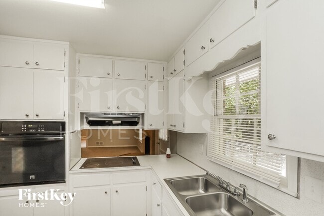 Building Photo - 1860 Gherry Dr