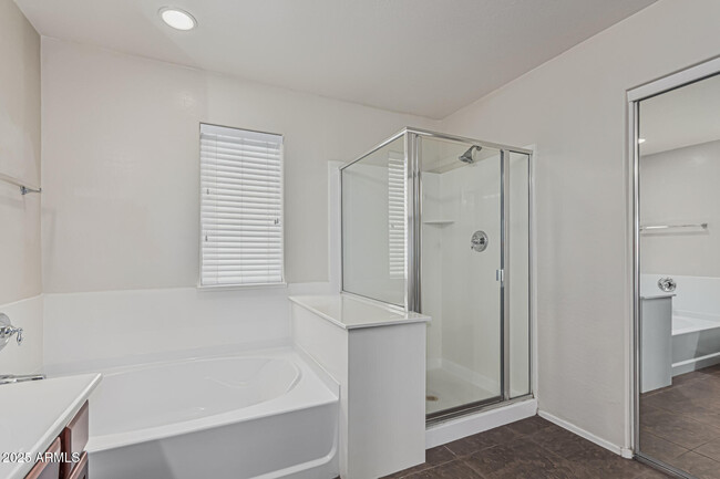 Building Photo - 1242 E Strawberry Dr
