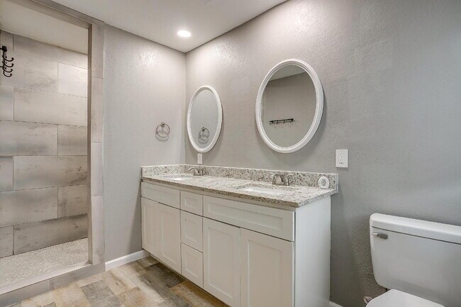 Building Photo - Spacious 4-Bedroom Gem with Granite Touche...