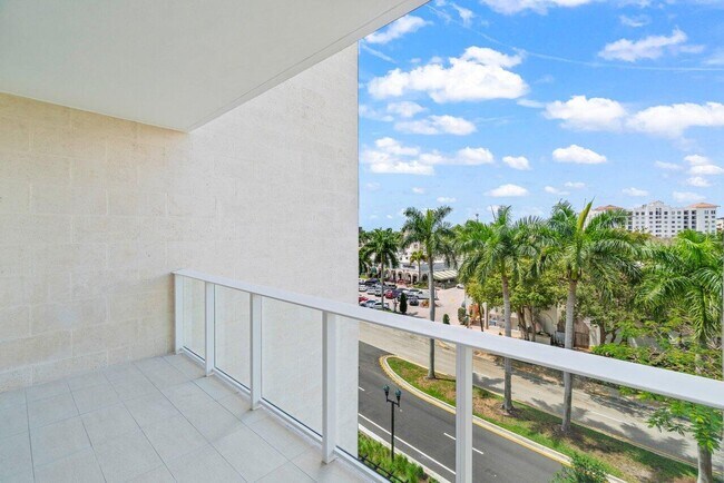 Building Photo - 220 SE Mizner Blvd
