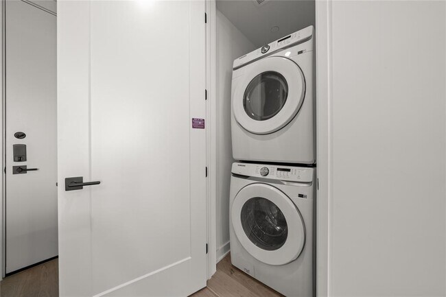 Building Photo - 84 East Ave