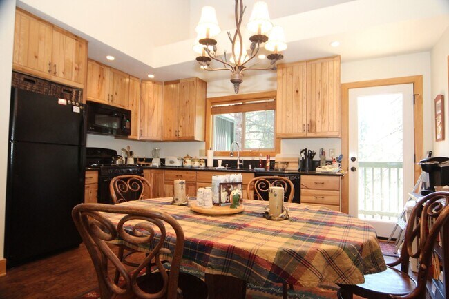 Building Photo - 1025 Tomahawk Trail