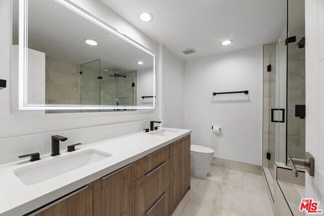 Building Photo - 1118 3rd St