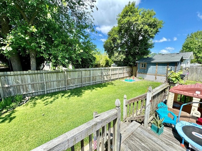 Building Photo - BEAUTIFUL HOME CLOSE TO AIRPORT AND MILITARY BASE.