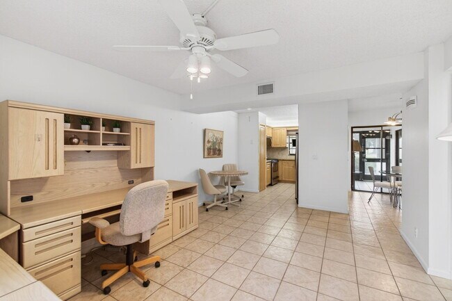 Building Photo - 5851 Parkwalk Dr