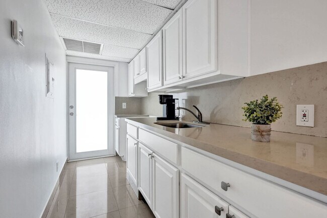 Building Photo - 905 N Federal Hwy