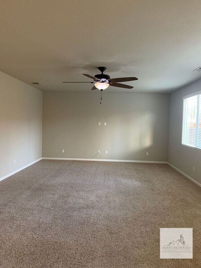 Building Photo - Spacious 4 Bedroom 3 Bath Home in Harlan R...