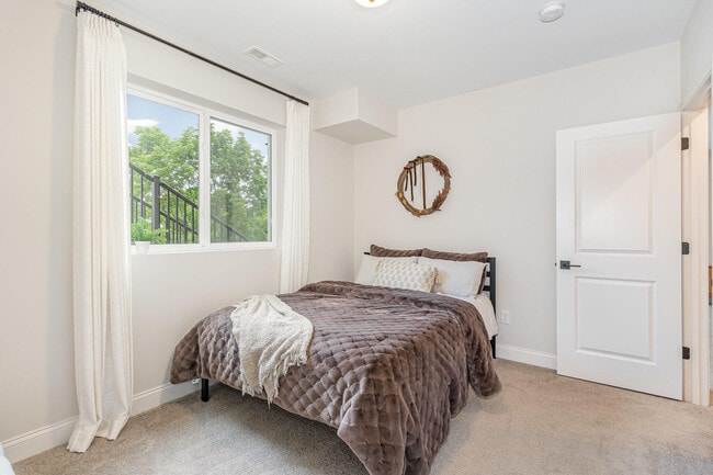 Building Photo - 15005 Prat Ct