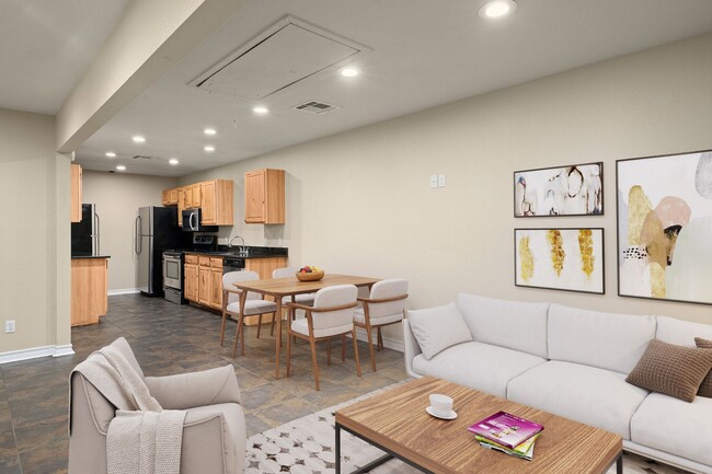 Building Photo - Walk to campus, Walk downtown, Shared Fenced Yard and Courtyard, Flat Rate Utilities!