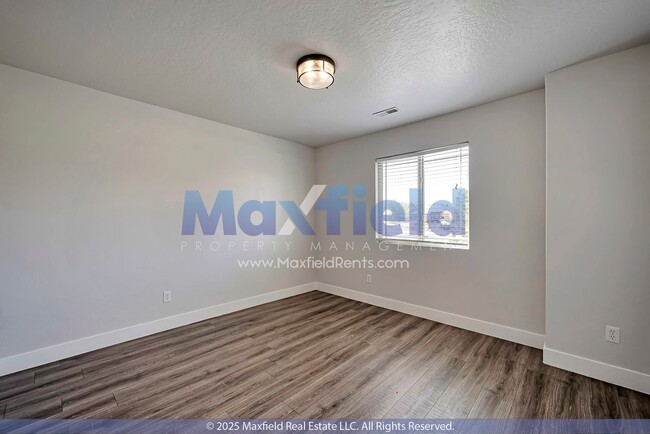 Building Photo - Golf Course Townhouse 3 BD 2.5 BA 2 GA w/ ...