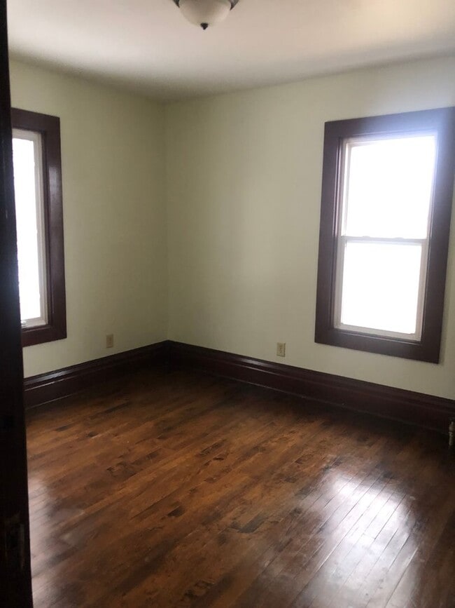 Building Photo - Beautiful 6br house with garage