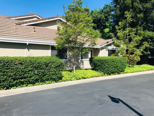 Building Photo - Single Level 2 Bedroom 2 Bath Danville Townhouse/Condo