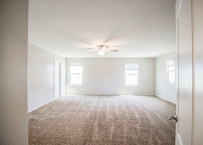 Building Photo - Stunning 3 bed plus Loft in Copper Ranch!