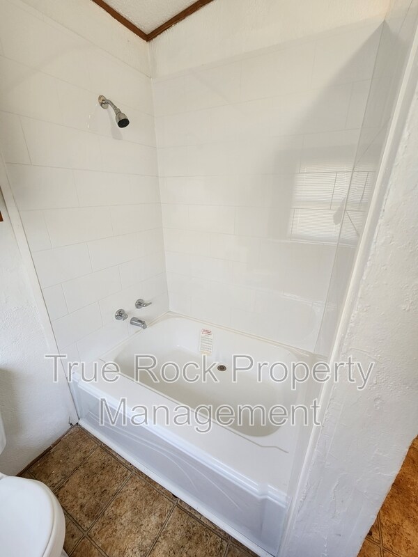 Building Photo - 10916 County Rd 1515