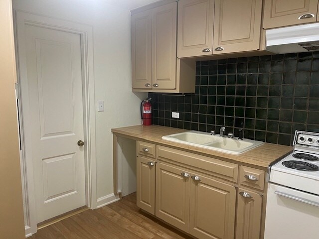Kitchen - 517 Sunset Dr SW