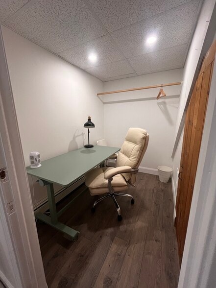 Building Photo - 266 Malletts Bay Ave