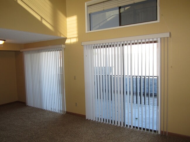 Building Photo - Charming Condo in Gated Community