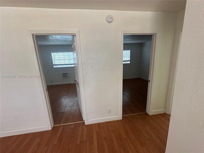 Building Photo - 300 SW 4th Ct