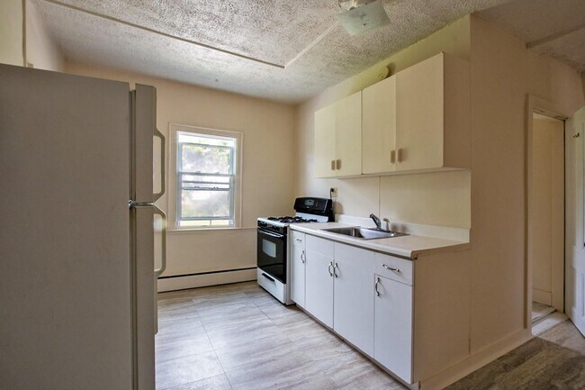 Building Photo - 5635-5639 NY-82